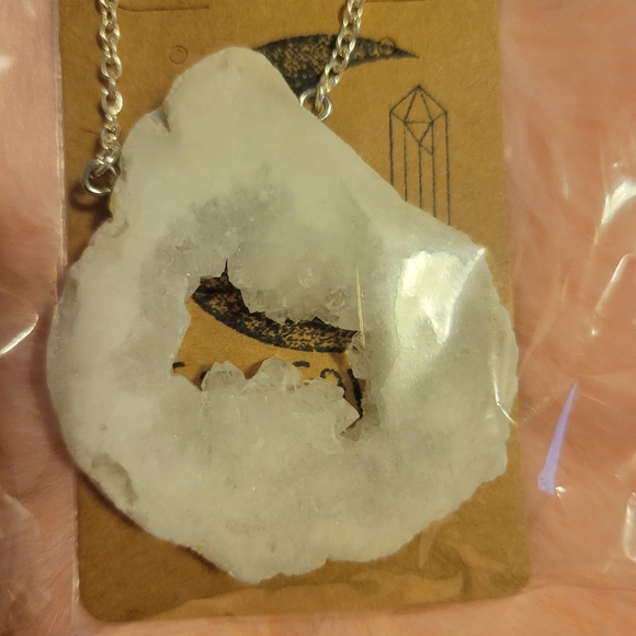 GemCoven Raw Sliced Agate Geode Necklace - Picture 2 of 3